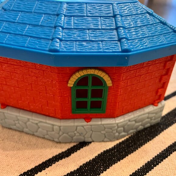 Thomas the Train & Friends Take Along Play Roundhouse Station Portable Toy 2002 - Picture 5 of 8
